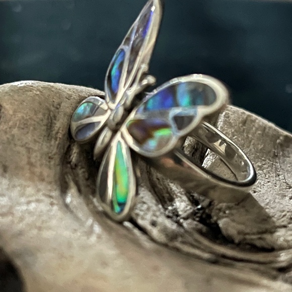 Sterling Silver Abalone Butterfly Ring with Articulated Wings - Picture 6 of 12